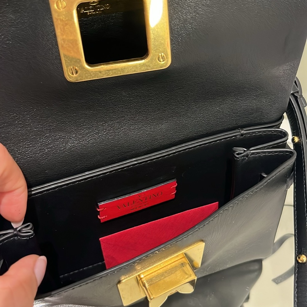 ✨SOLD✨Valentino Garavani Vring leather crossbody bag - Picture 7 of 11